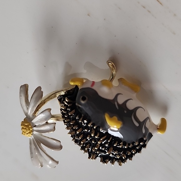 HEDGEHOG With Daisy Umbrella Brooch Grey  CUTENESS BRG - Picture 2 of 4